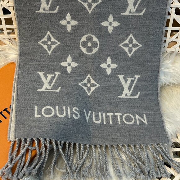 Louis Vuitton All About Monogram Scarf In Gray & White with Louis Vuitton Box - Picture 4 of 6